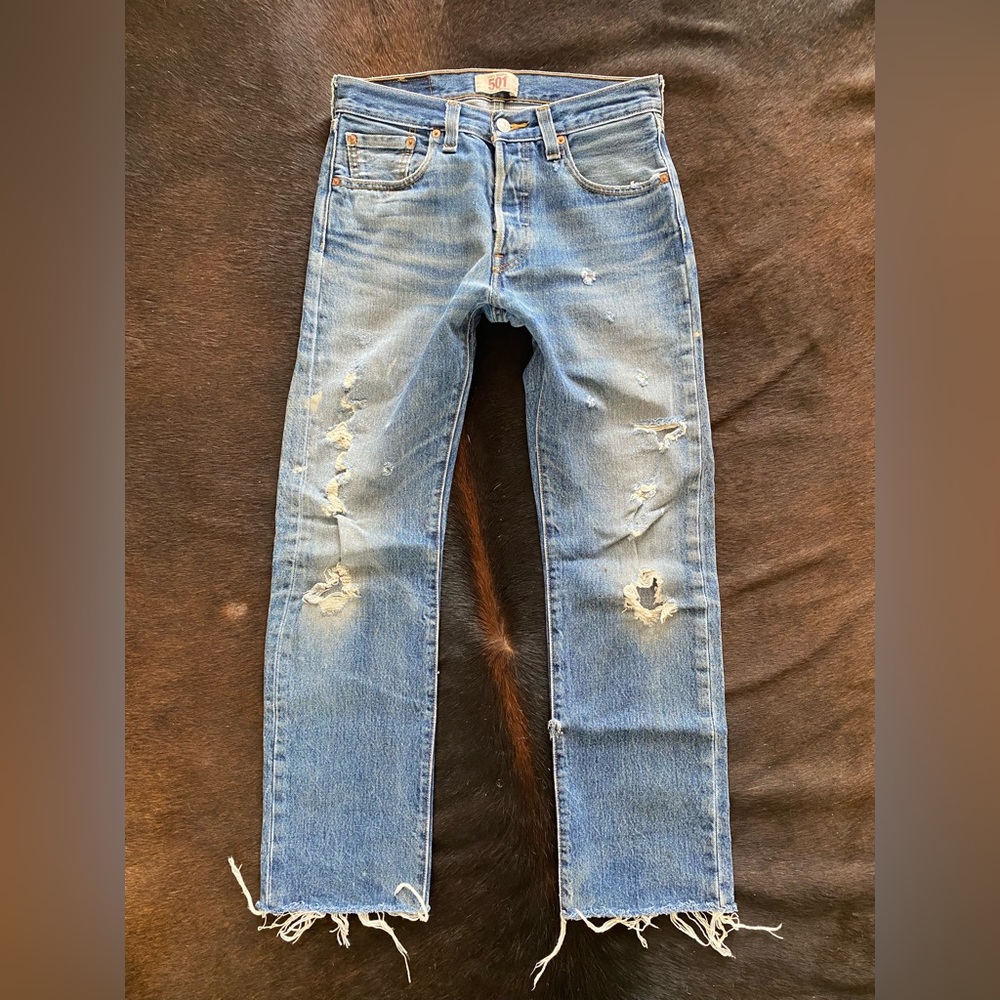 Vintage Levi’s 501 Straight leg button fly size 29 worn distressed trendy